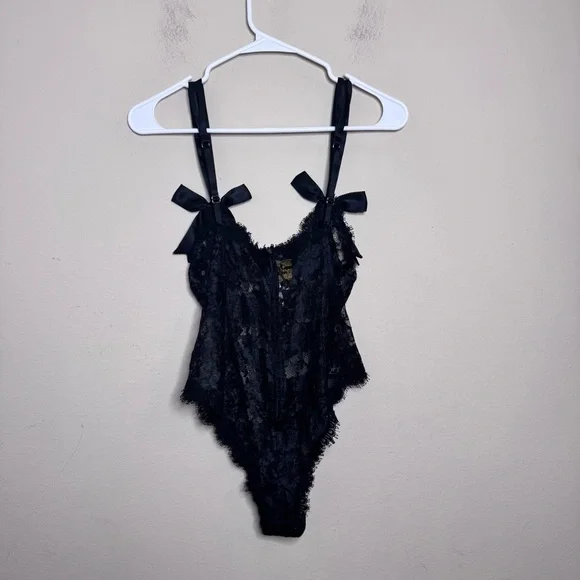 Vintage Victoria’s Secret Gold Label Lace Lingerie Teddy Romper - Picture 11 of 14